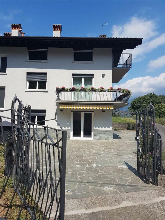 Ml House Villa Costa Volpino Exterior foto